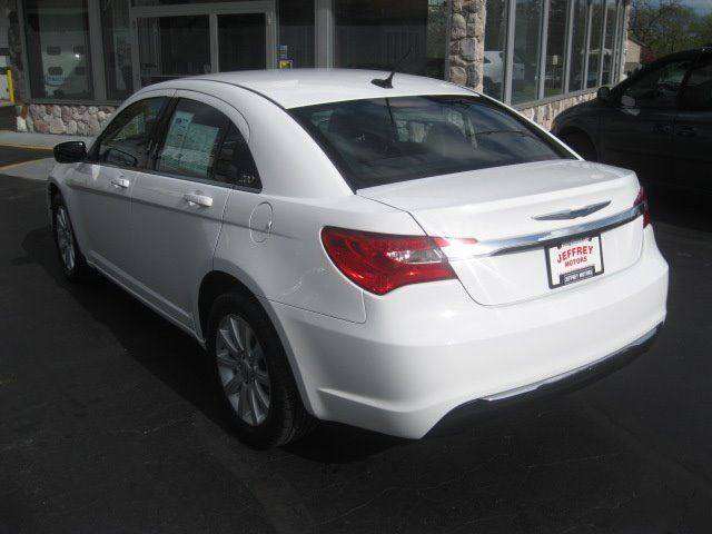 Chrysler 200 2013 photo 6